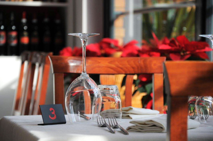 ristorante oste civetta image parallax background