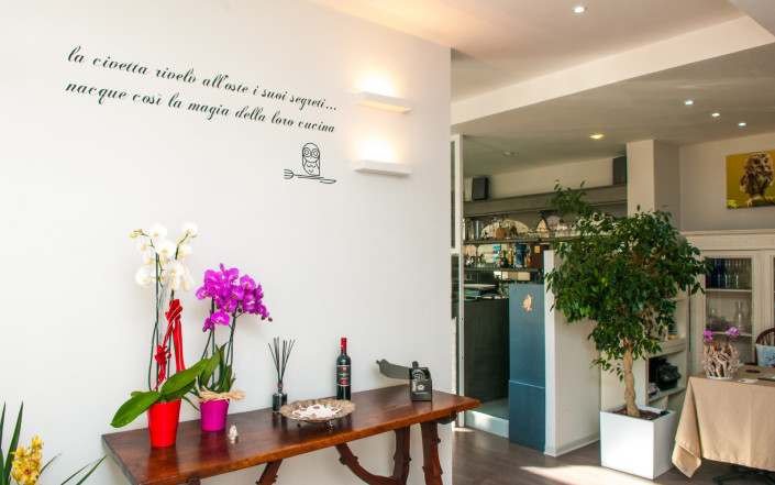 ingresso interno ristorante l'oste e la civetta roma griglieria