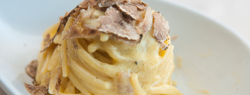 spaghetti-carbonara-with-truffle-restaurant-rome