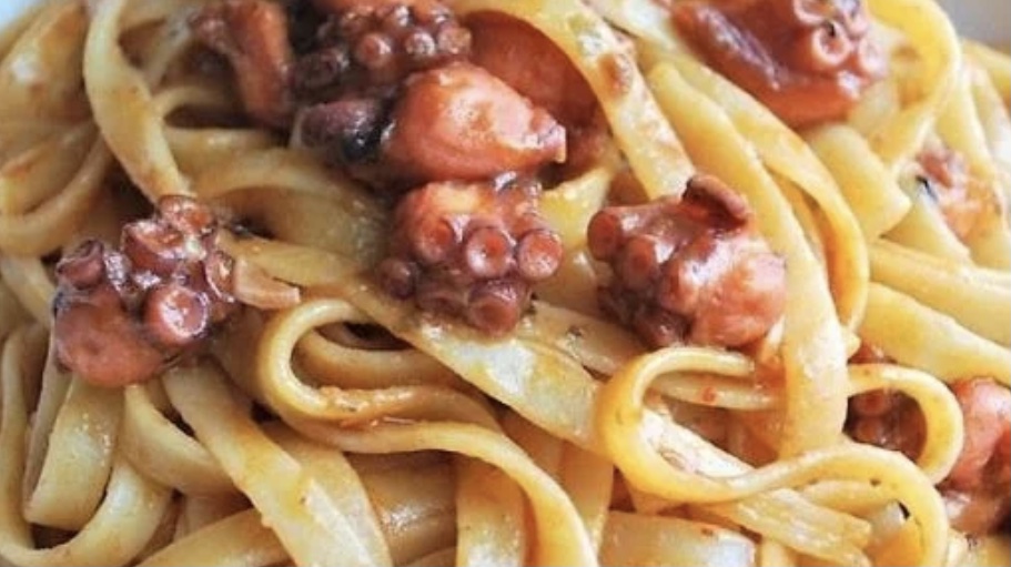 Tagliatelle al ragu di polpo atlantico ristorante roma oste e la civetta